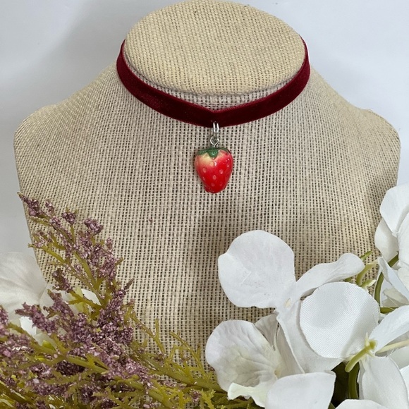 Choker necklace velvet strawberry necklace red wine velvet cute necklace fruit - Picture 3 of 10